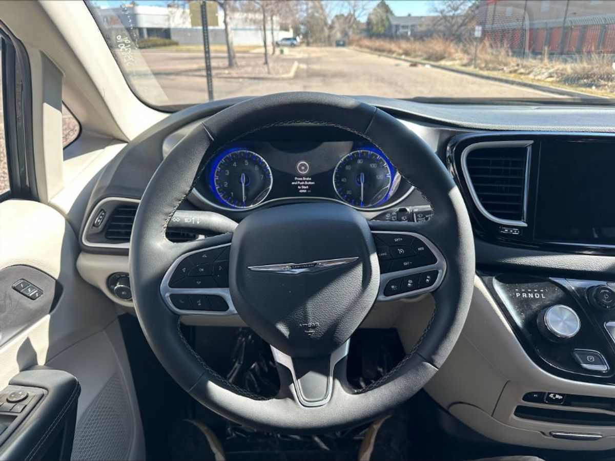 2023 CHRYSLER PACIFICA - Image 8