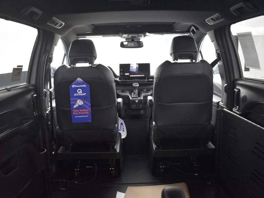 New 2025 Toyota Sienna Hybrid XSE Sport - BraunAbility Side Entry Entry Fold Out Automatic Ramp