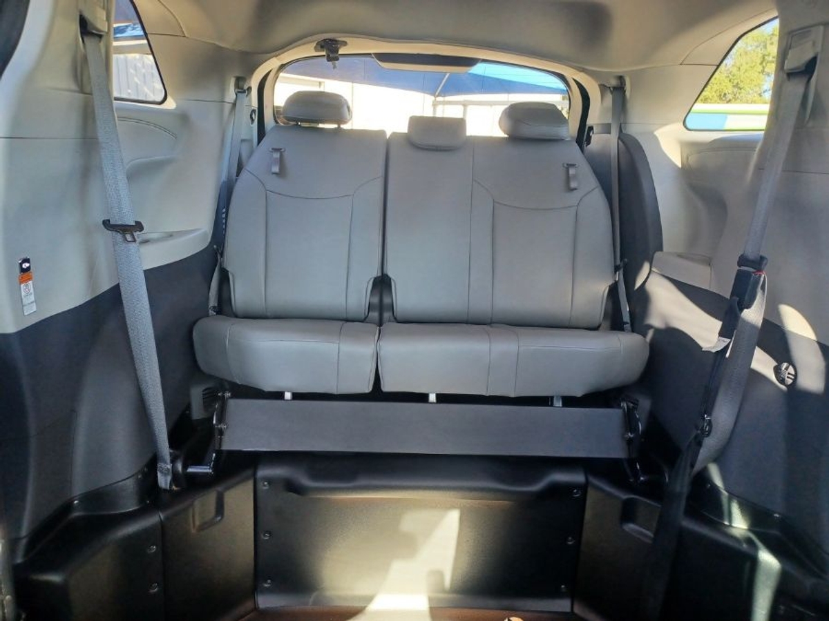 2023 TOYOTA SIENNA - Image 19