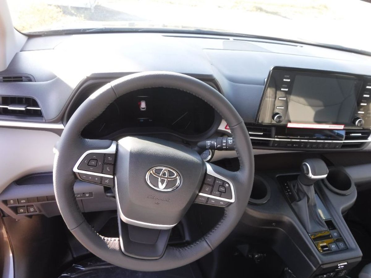 Toyota Sienna gris imagen número 9