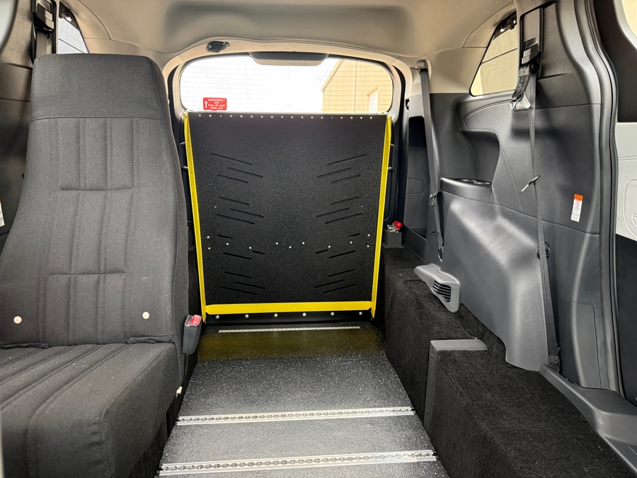 New 2026 Toyota Sienna Hybrid LE - Vantage Mobility Commercial Rear Entry Entry Fold Out Manual Ramp