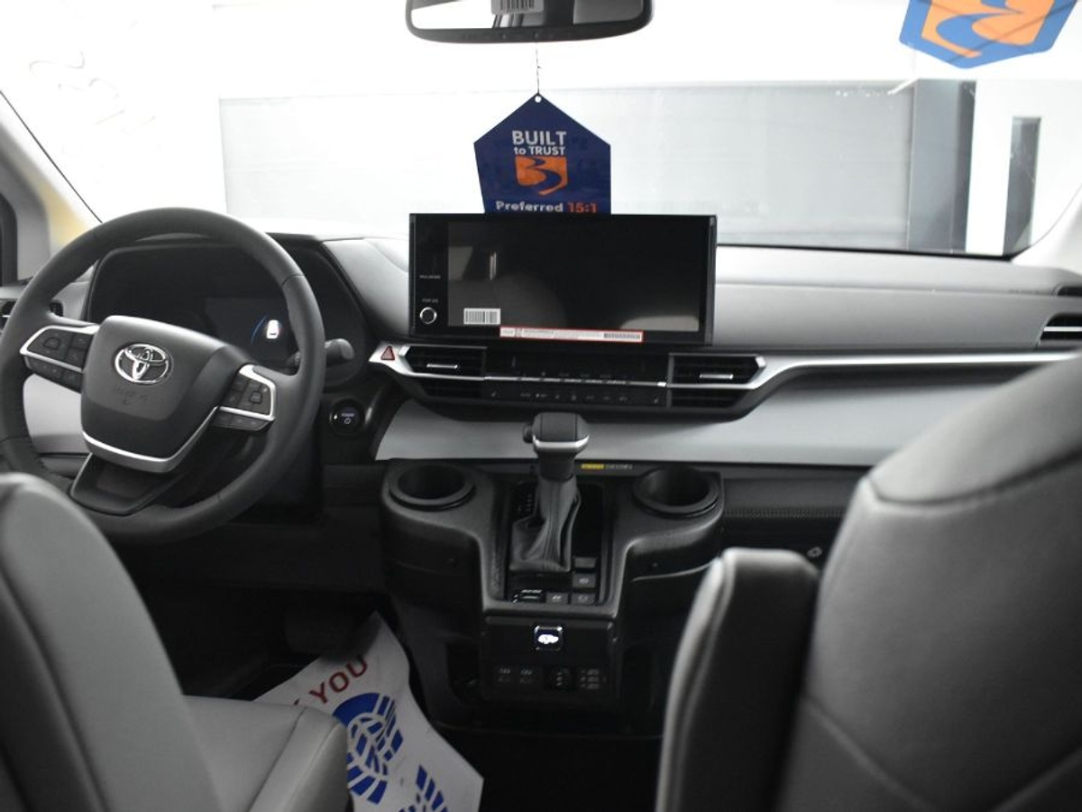 2025 TOYOTA SIENNA - Image 13