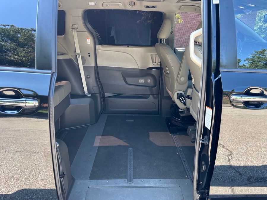 Used 2017 Toyota Sienna XLE - VMI Side Entry In Floor Automatic Ramp