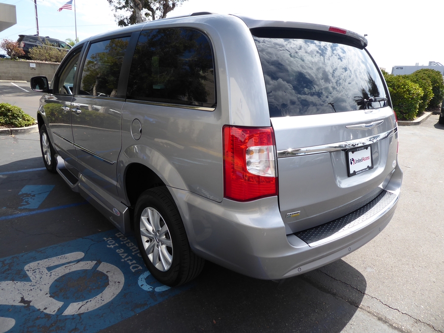 Used 2016 Chrysler Town and Country Limited Platinum - VMI Side Entry In Floor Automatic Ramp