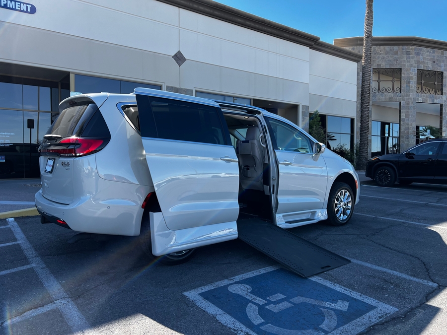 Used 2021 Chrysler Pacifica Touring L - RLX Side Entry Entry In Floor Automatic Ramp