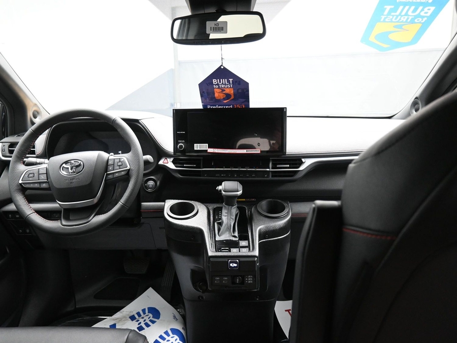 New 2025 Toyota Sienna Hybrid XSE Sport - BraunAbility Side Entry Entry Fold Out Automatic Ramp