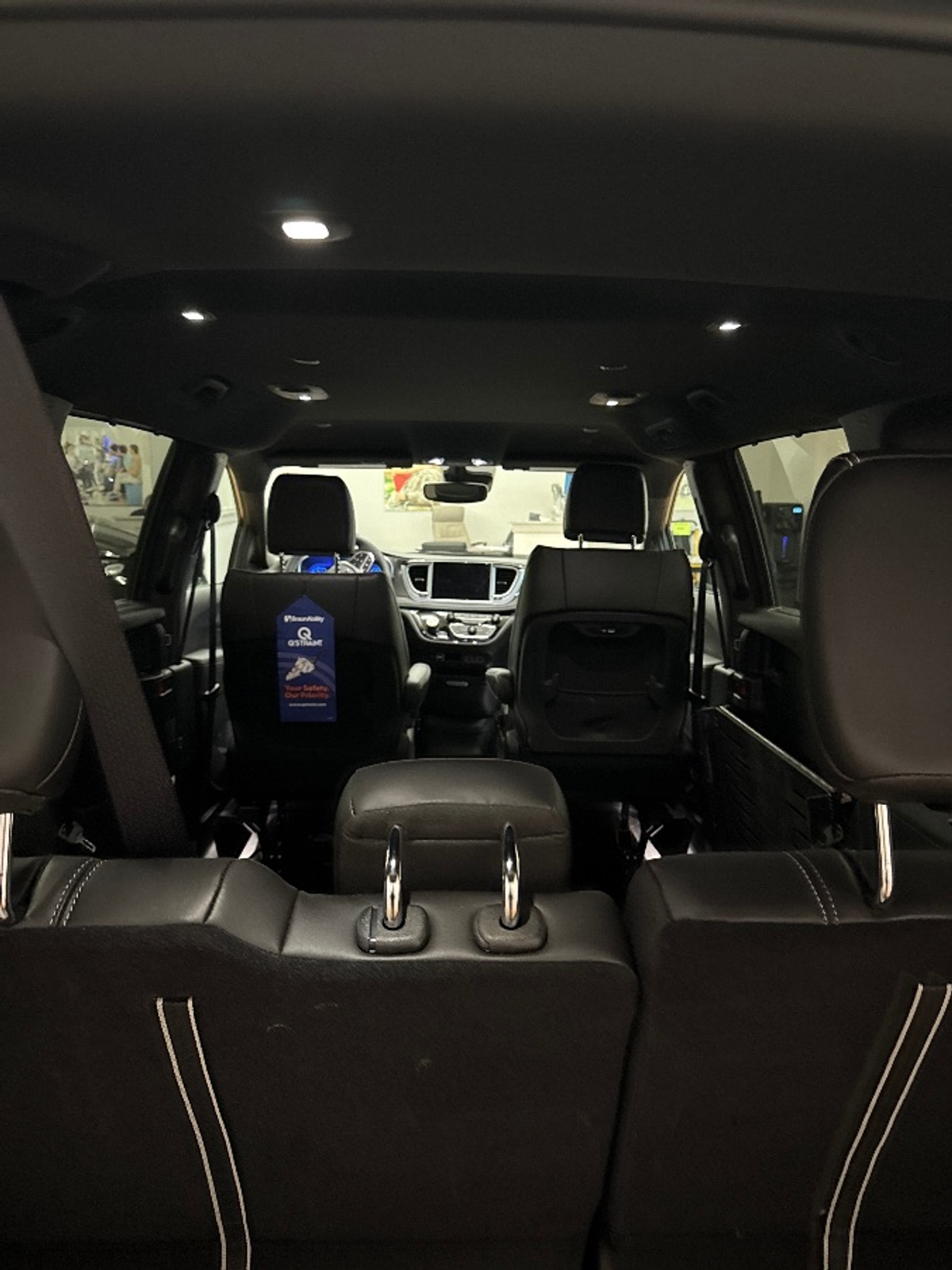 Grey Chrysler Pacifica image number 11