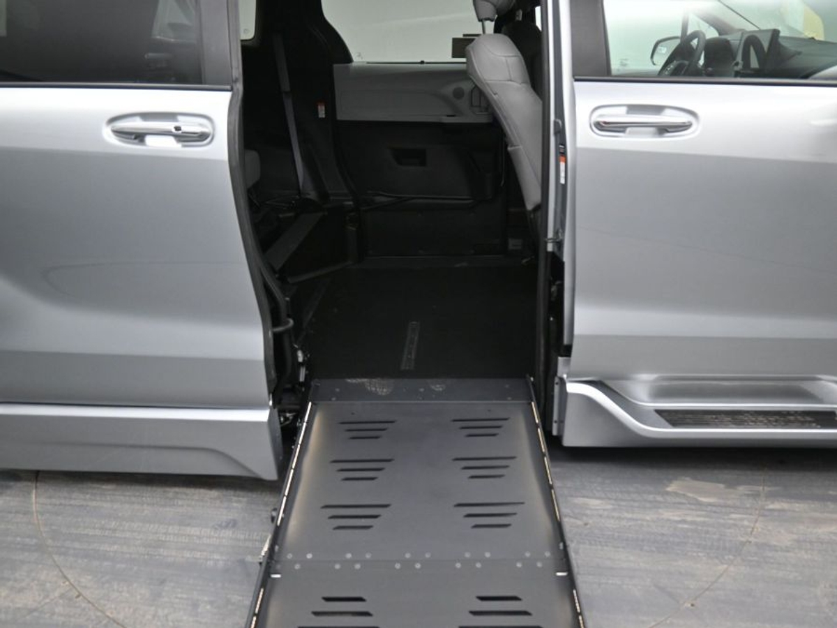 2025 TOYOTA SIENNA - Image 22