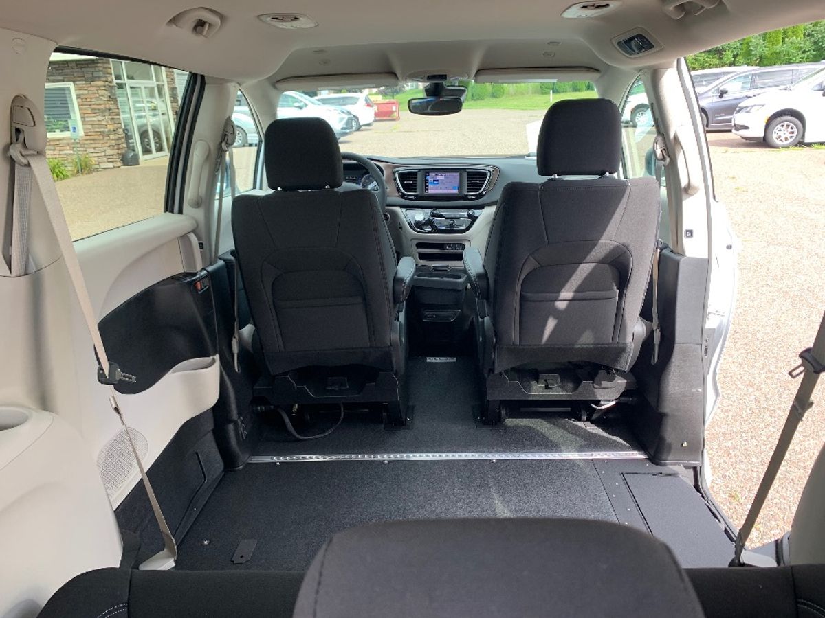 2024 CHRYSLER VOYAGER - Image 19