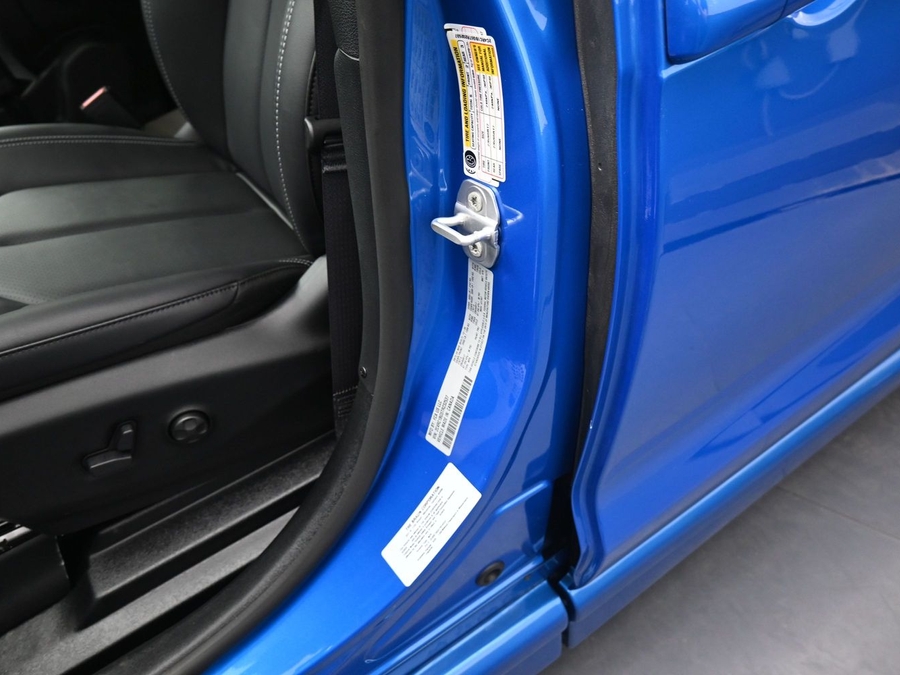Blue Chrysler Pacifica image number 13
