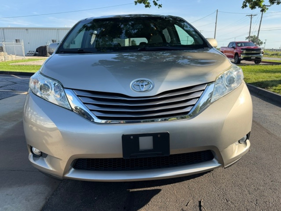 Used 2017 Toyota Sienna XLE - VMI Side Entry In Floor Automatic Ramp