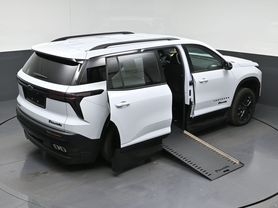 New 2026 Chevrolet Traverse 1LT Midnight - BraunAbility Side Entry In Floor Automatic Ramp