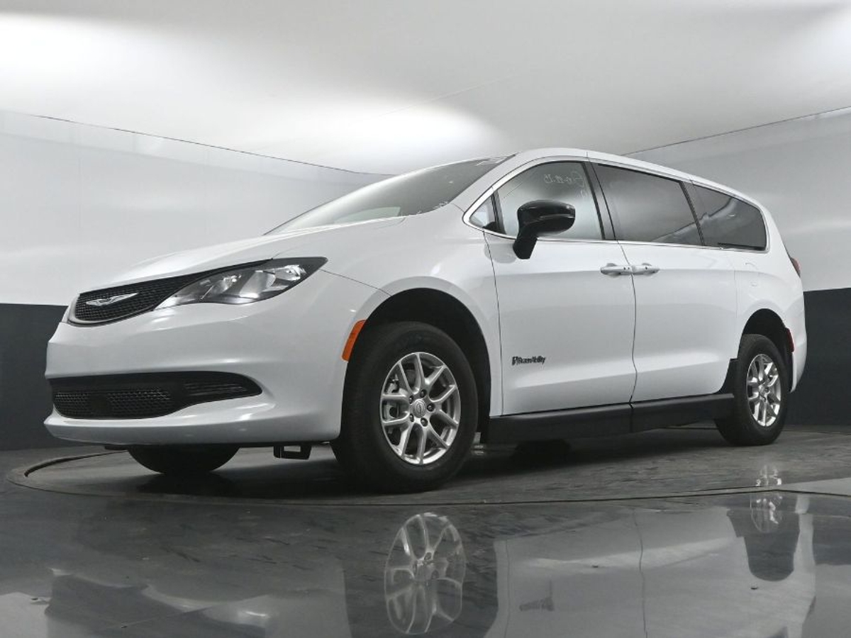 2025 CHRYSLER VOYAGER - Image 19