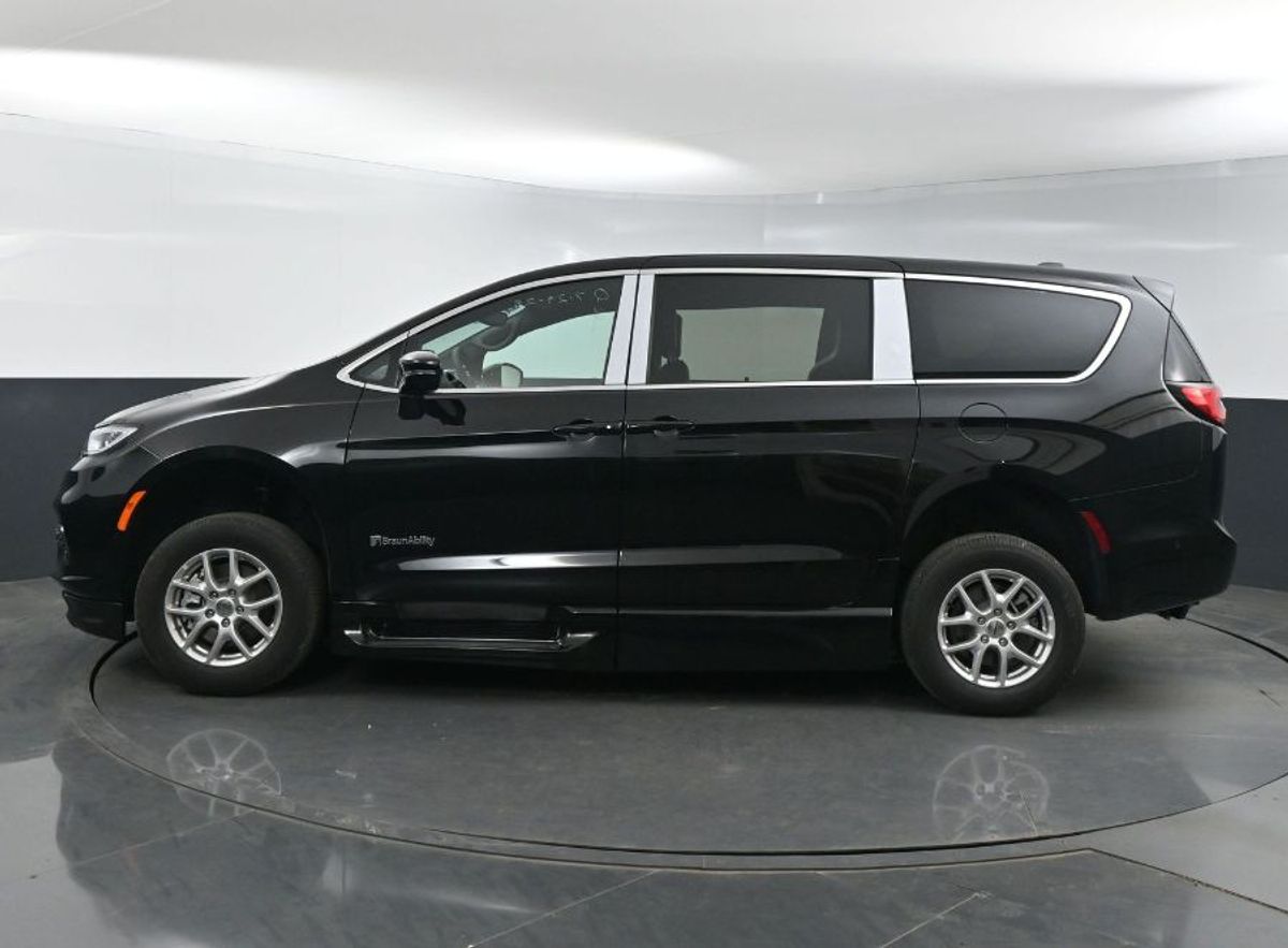 2025 CHRYSLER PACIFICA - Image 4