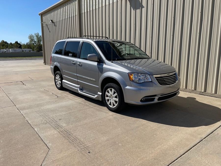 Used 2014 Chrysler Town & Country Touring - VMI Side Entry In Floor Automatic Ramp