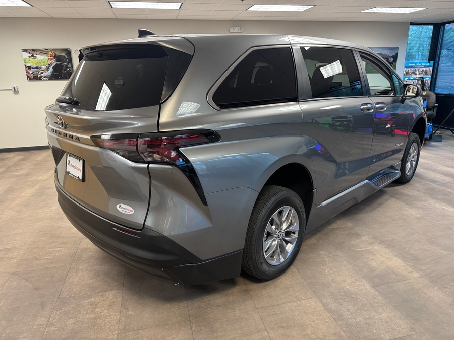 Used 2026 Toyota Sienna Hybrid LE - BraunAbility Side Entry Fold Out Automatic Ramp