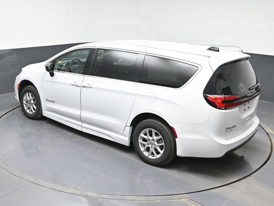 Used 2024 Chrysler Pacifica Touring L - BraunAbility Side Entry Entry Fold Out Automatic Ramp