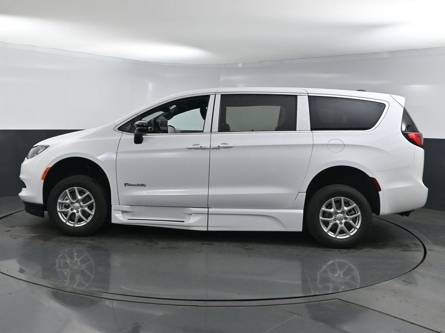 New 2025 Chrysler Voyager LX - BraunAbility Side Entry Entry Fold Out Automatic Ramp