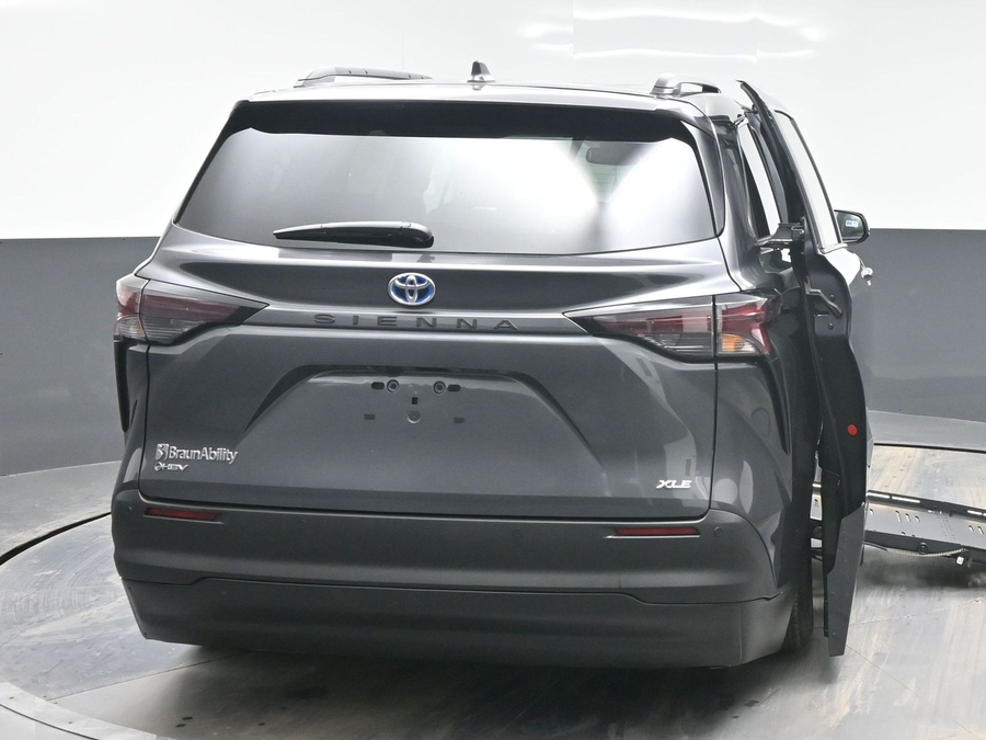 New 2025 Toyota Sienna Hybrid XLE Plus - BraunAbility Side Entry Entry Fold Out Automatic Ramp
