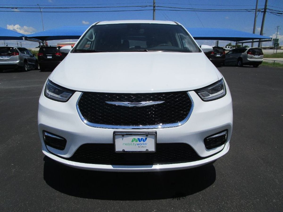 2023 CHRYSLER PACIFICA - Image 2