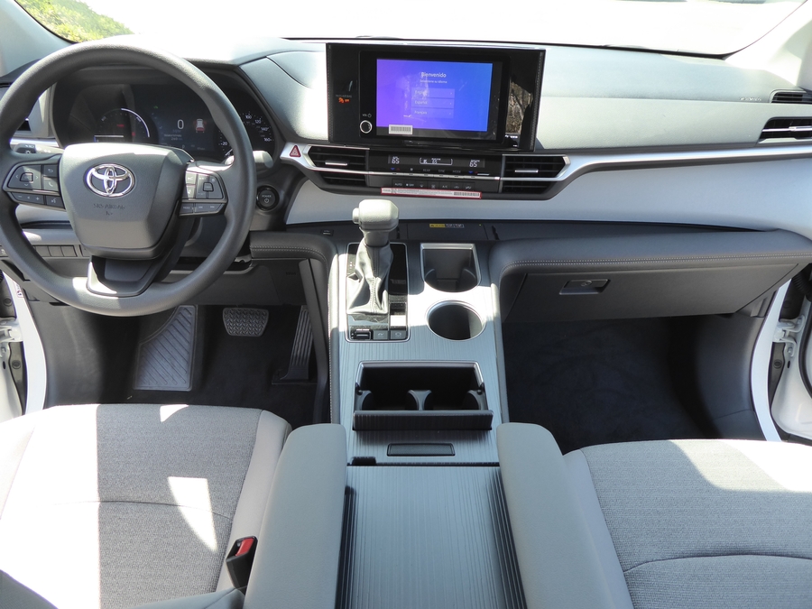 New 2026 Toyota Sienna Hybrid LE w swivel 2nd row - Vantage Mobility Commercial Rear Entry Fold Out Manual Ramp