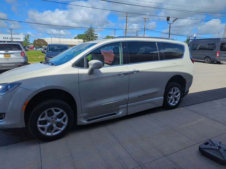 Used 2020 Chrysler Pacifica Touring L Plus - BraunAbility Side Entry In Floor Automatic Ramp