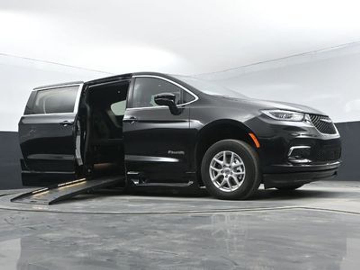 2025 CHRYSLER PACIFICA - Image 4