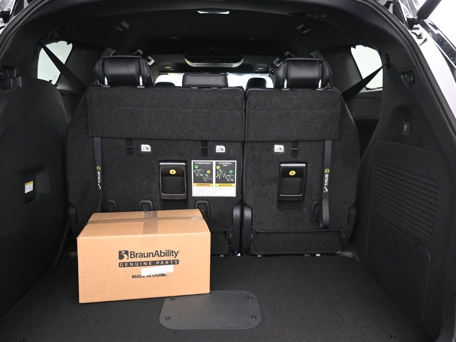 Black Toyota Sienna image number 13