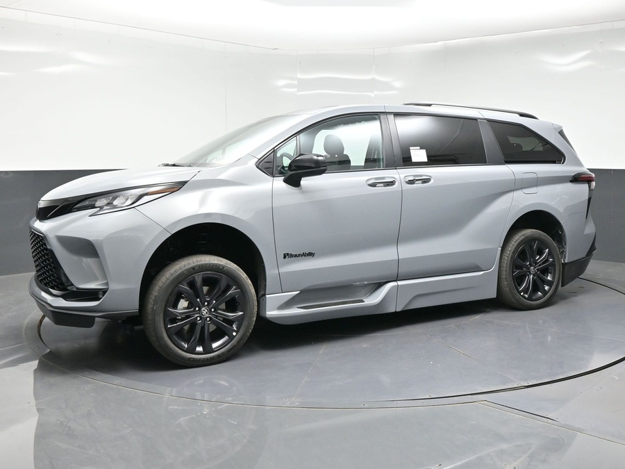 New 2026 Toyota Sienna Hybrid XSE Sport - BraunAbility Side Entry In Floor Automatic Ramp