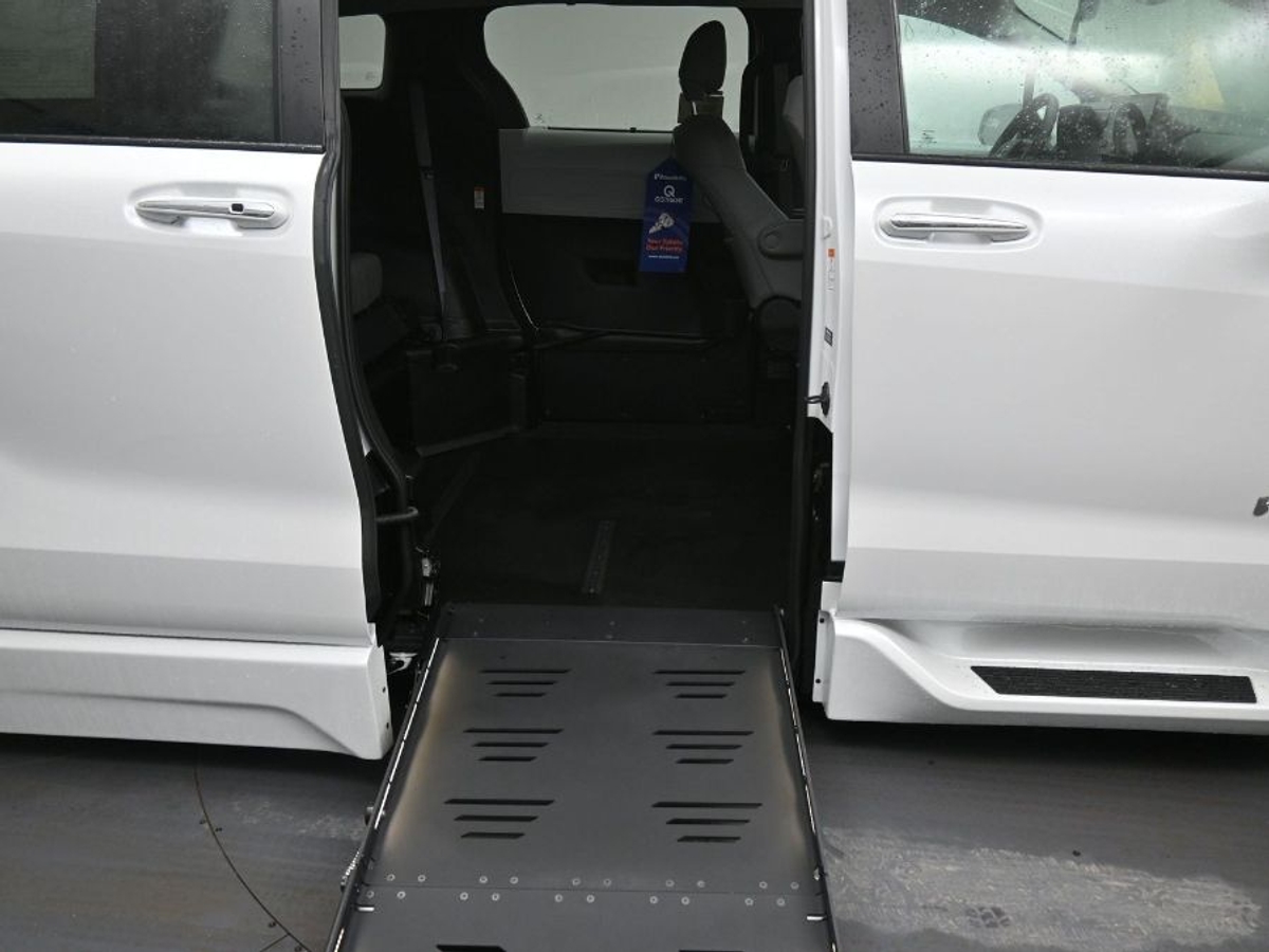 2025 TOYOTA SIENNA - Image 12