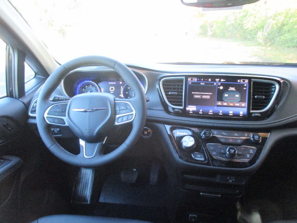 2026 CHRYSLER PACIFICA - Image 18