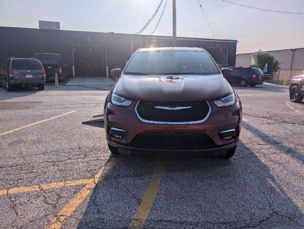 2023 CHRYSLER PACIFICA - Image 13