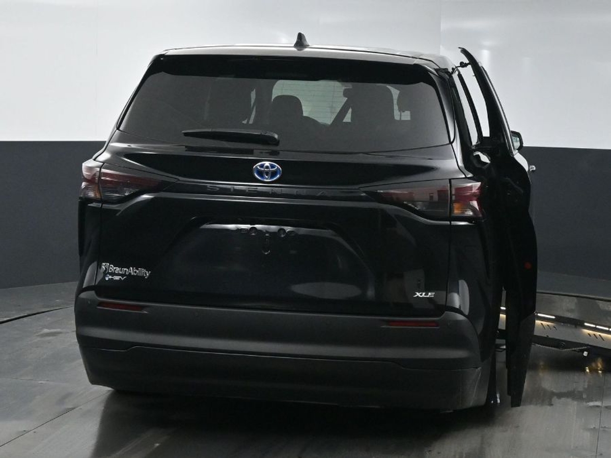 2025 TOYOTA SIENNA - Image 4