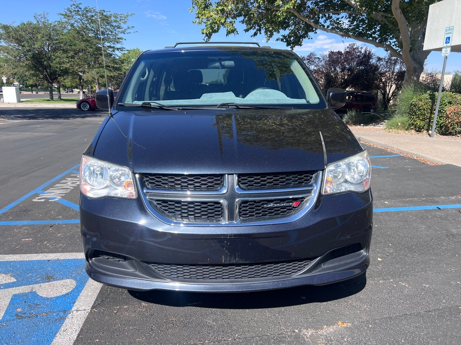 Used 2014 Dodge Grand Caravan SXT - BraunAbility Side Entry Fold Out Automatic Ramp