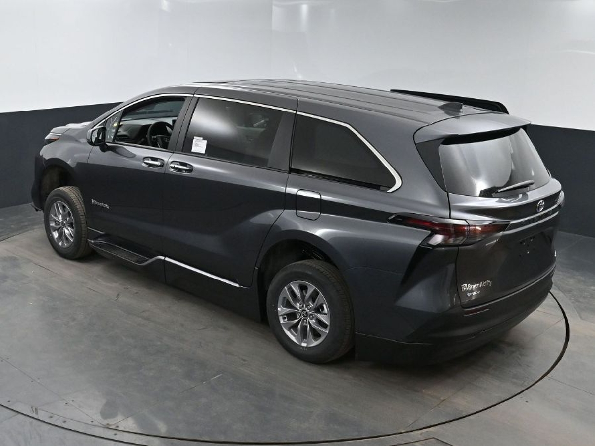 2025 TOYOTA SIENNA - Image 25