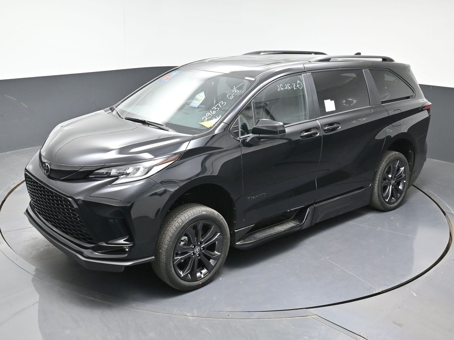 New 2026 Toyota Sienna Hybrid XSE Sport - BraunAbility Side Entry Fold Out Automatic Ramp
