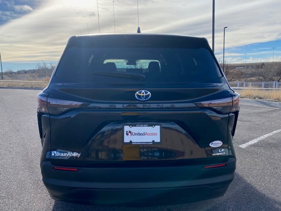 Used 2024 Toyota Sienna Hybrid LE - BraunAbility Side Entry Entry Fold Out Automatic Ramp