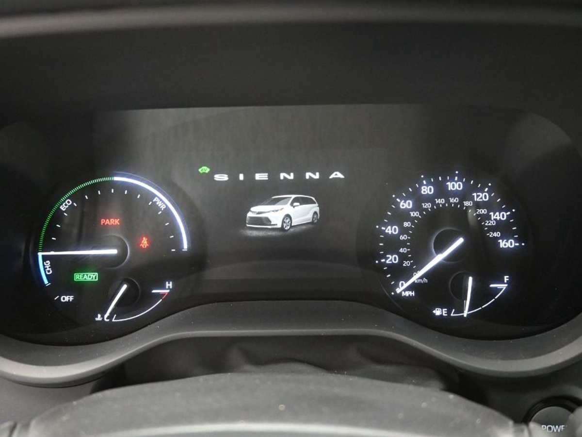 Black Toyota Sienna image number 18