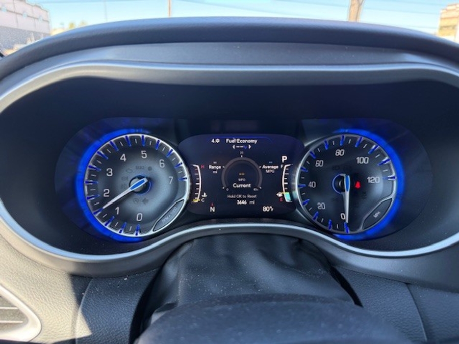 White Chrysler Voyager image number 14