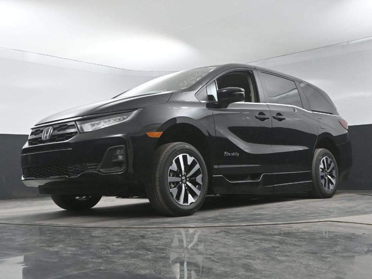 Black Honda Odyssey image number 18
