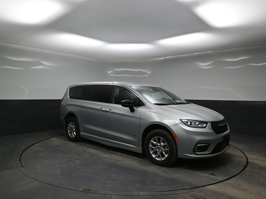 Used 2024 Chrysler Pacifica Touring L - BraunAbility Side Entry Entry Fold Out Automatic Ramp