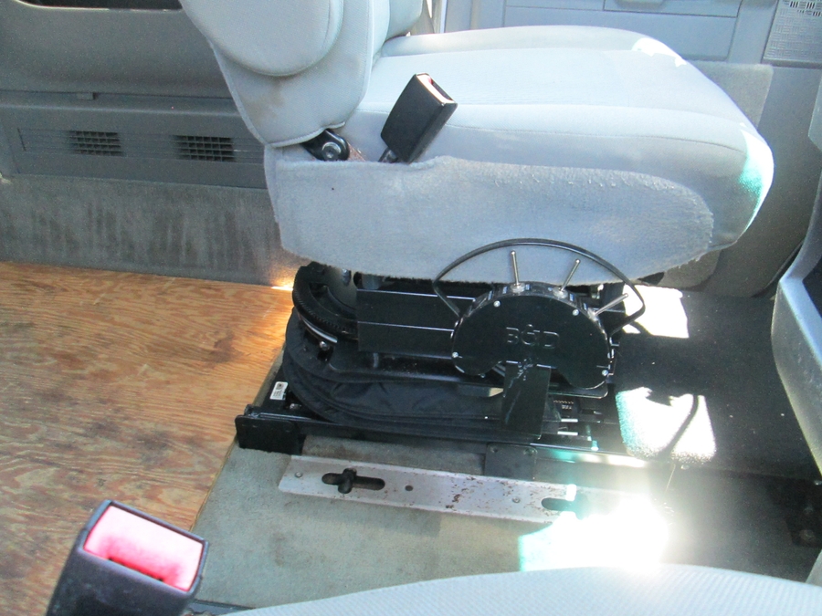 2013 Ford E-Series Econoline Wagon XLT - Photo 9