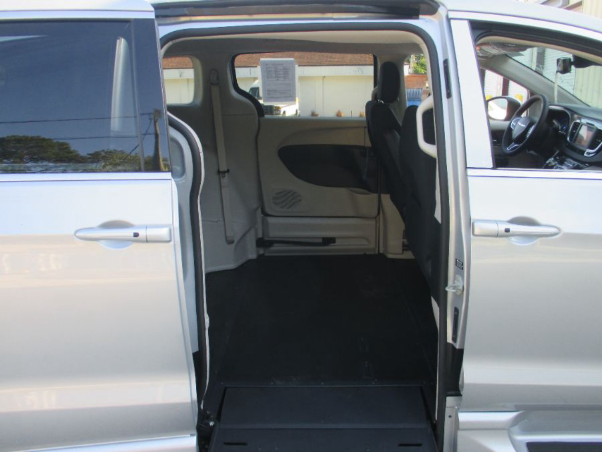 2023 CHRYSLER VOYAGER - Image 12