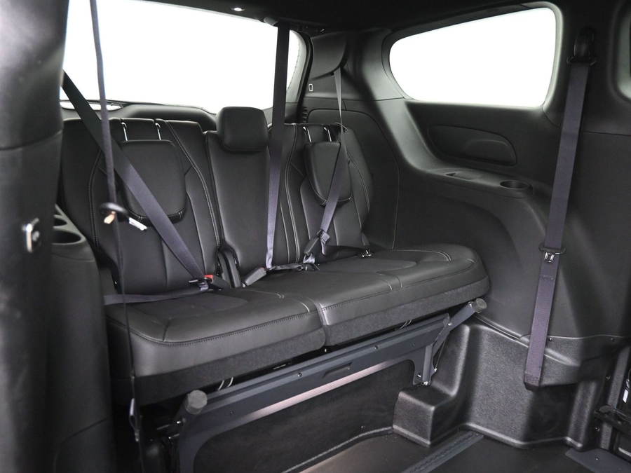Black Chrysler Pacifica image number 9