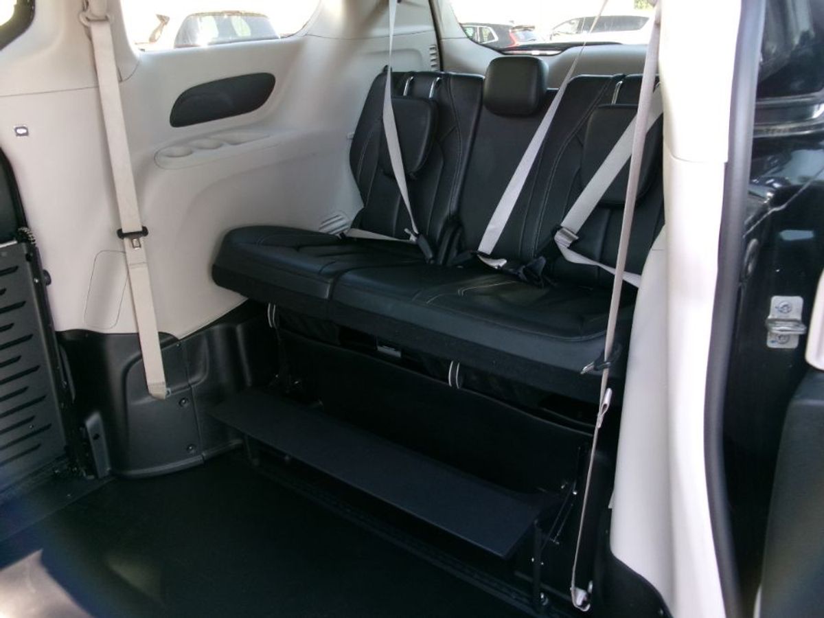 2023 CHRYSLER PACIFICA - Image 17