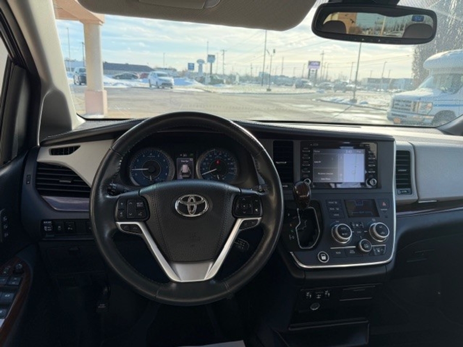 Used 2018 Toyota Sienna XLE - BraunAbility Side Entry Entry In Floor Automatic Ramp