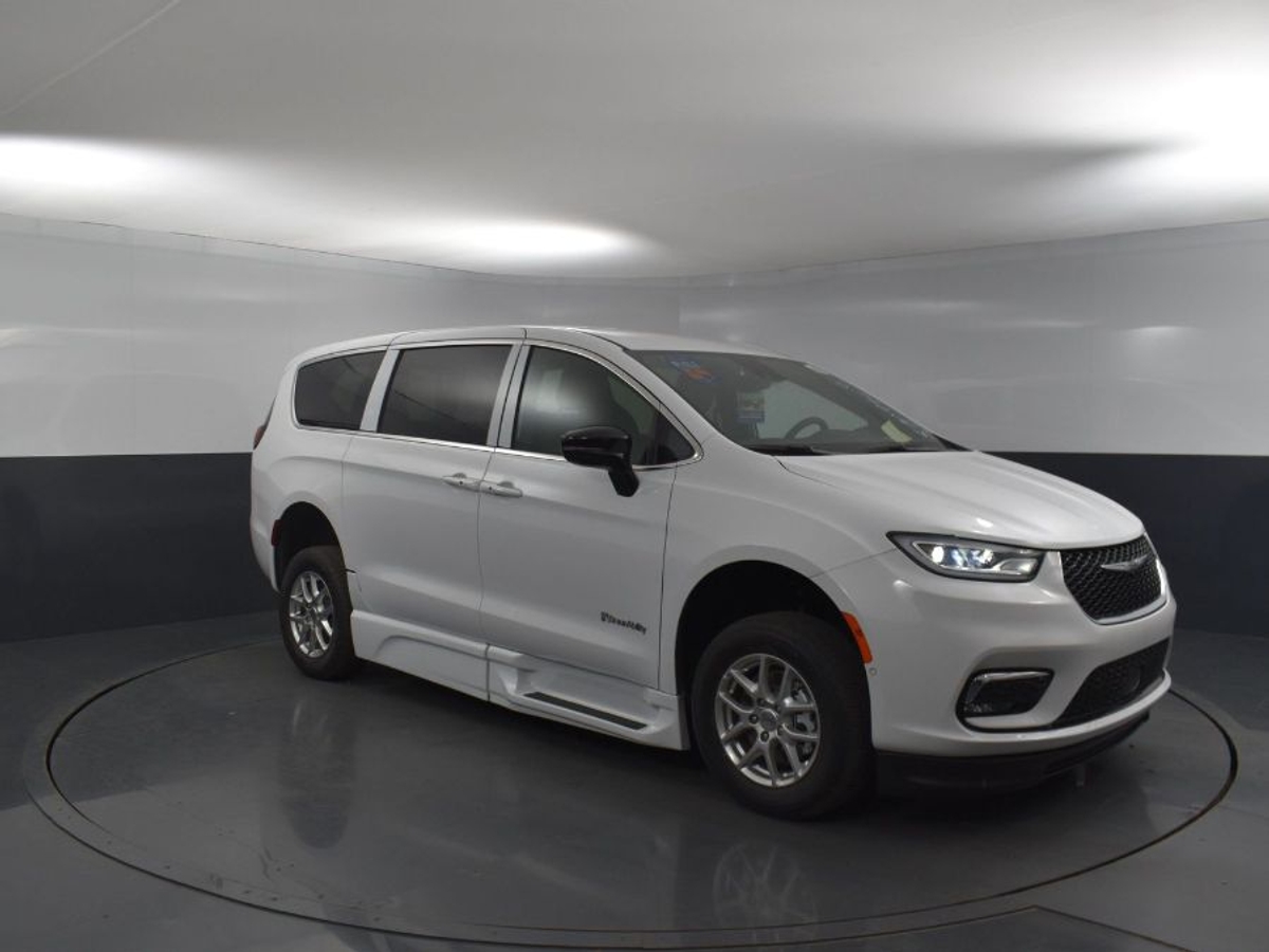 2025 CHRYSLER PACIFICA - Image 17