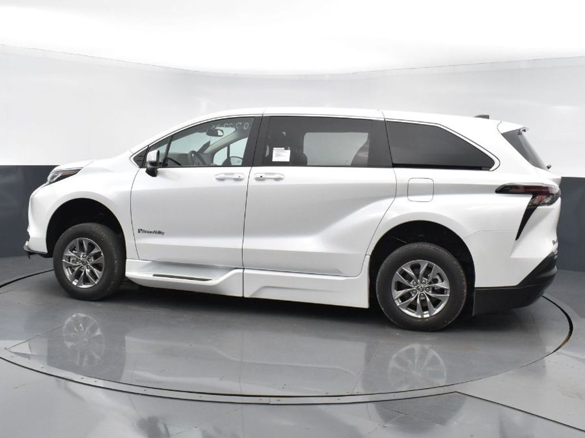 2023 TOYOTA SIENNA - Image 4
