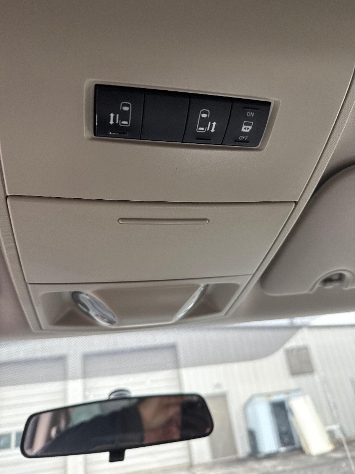 2017 DODGE GRAND CARAVAN - Image 2