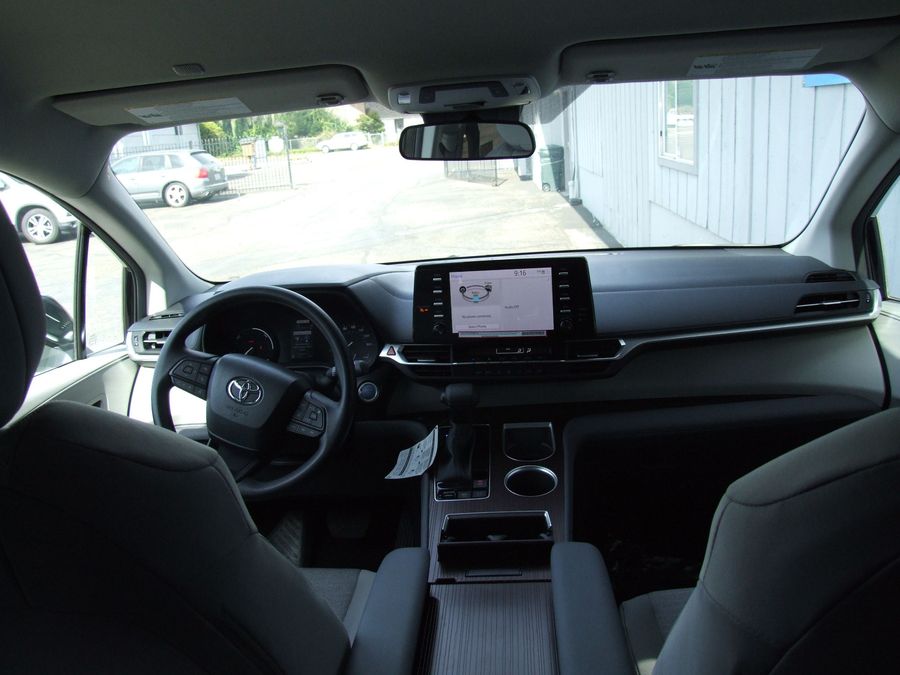 New 2024 Toyota Sienna Hybrid LE - Vantage Mobility Rear Entry Entry Fold Out Manual Ramp